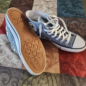 Bluish Gray mid-top Converse size 9